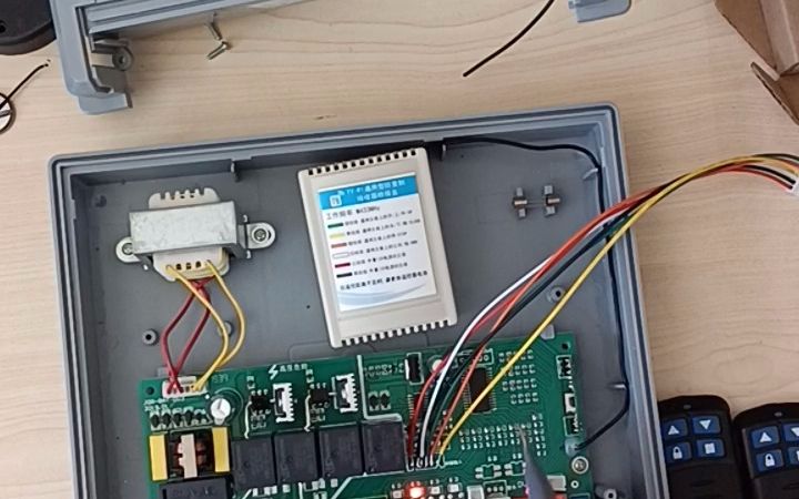 TY R1通用型防復(fù)制接收器轉(zhuǎn)接盒接線奇升qisheng電動(dòng)伸縮門(mén)無(wú)軌控制器主板工廠大門(mén)齊升雙電機(jī)控制盒操作之四